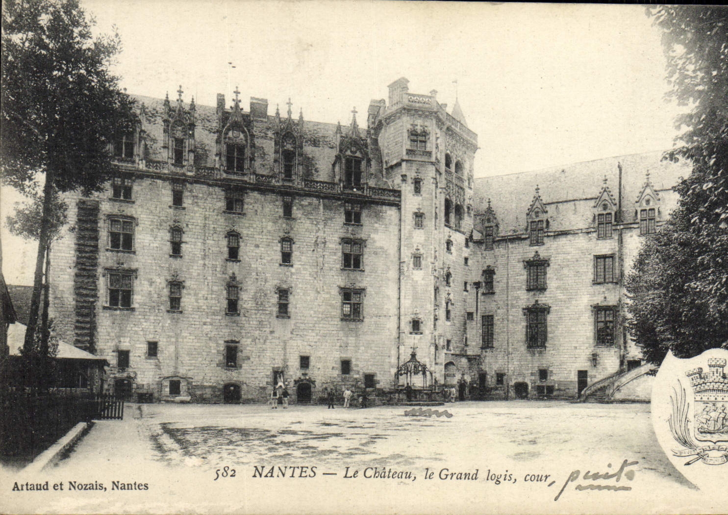 CPA Nantes Le Chateau Le Grand Logis Cour