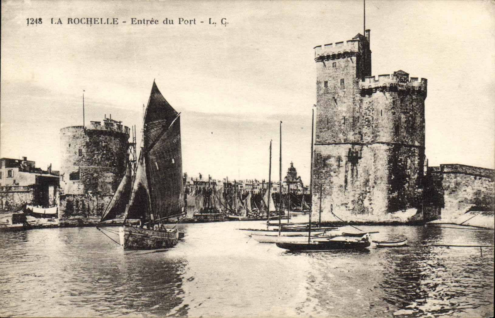 CPA La Rochelle Entree Du Port Bateau