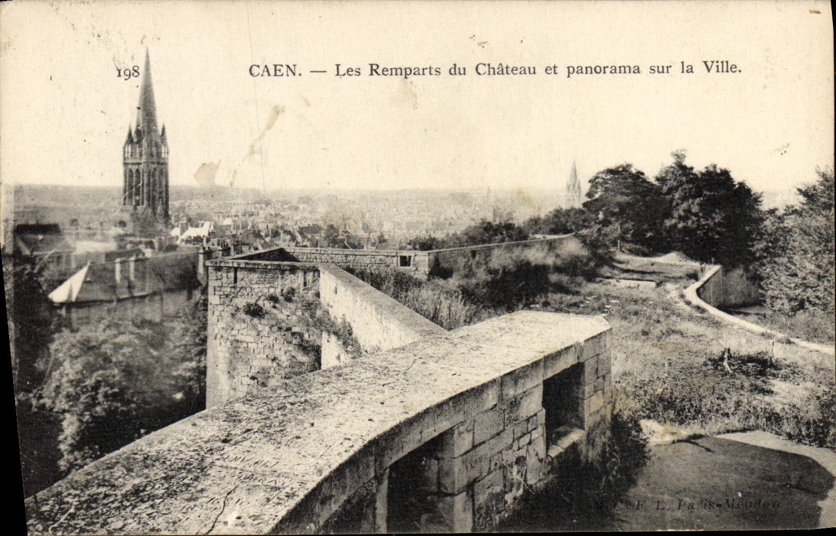 CPA Caen Les Remparts Du Chateau Et Panorama Sur La Ville