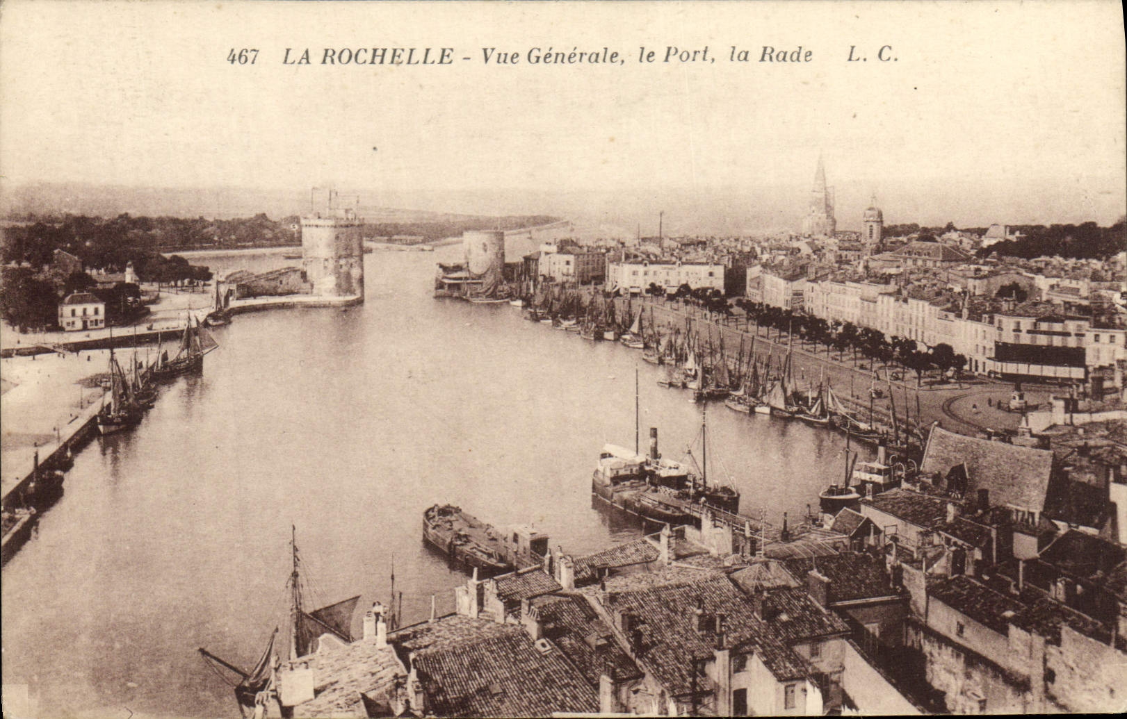 CPA La Rochelle Vue Generale Le Port La Rade