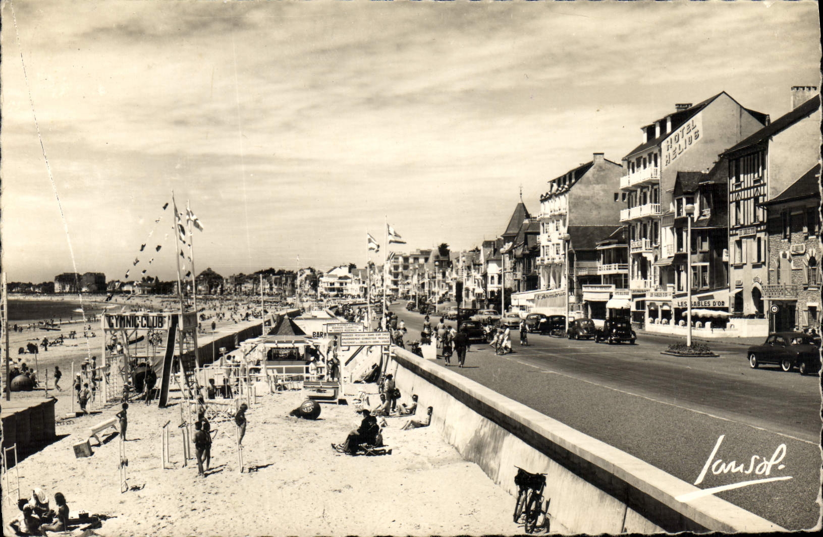CPM La Cote d'Amour La Baule Vue generale de la plage et le nouveau boulevard Sables d4Or Helios Armoric 
