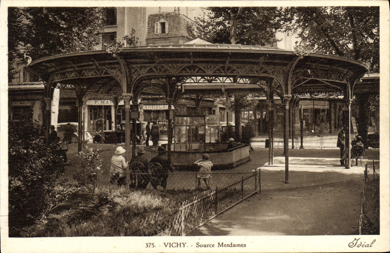 CPA Vichy Source Mesdames