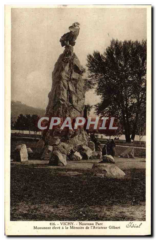 CPA Vichy Nouveau Parc Monument eleve a la Memoire de l'aviateur Gilbert