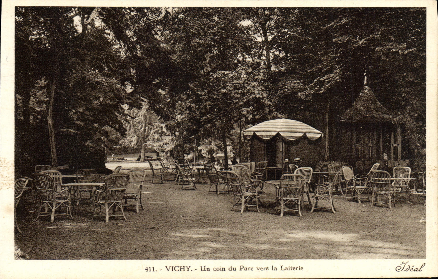 Vichy - Un coin du Parc vers la Laiterie — Éditeur Idéal, n° 411