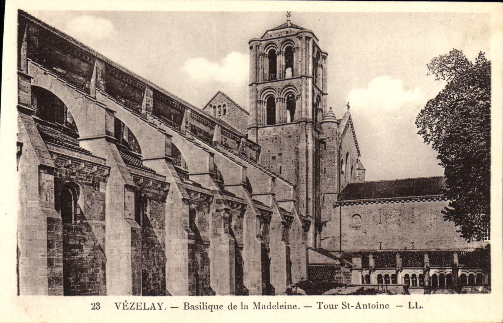 VÉZELAY — Basilique de la Madeleine — Tour St-Antoine — LL.