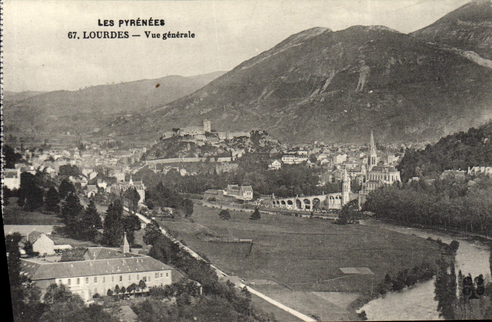 CPA Les Pyrenees Lourdes Vue generale