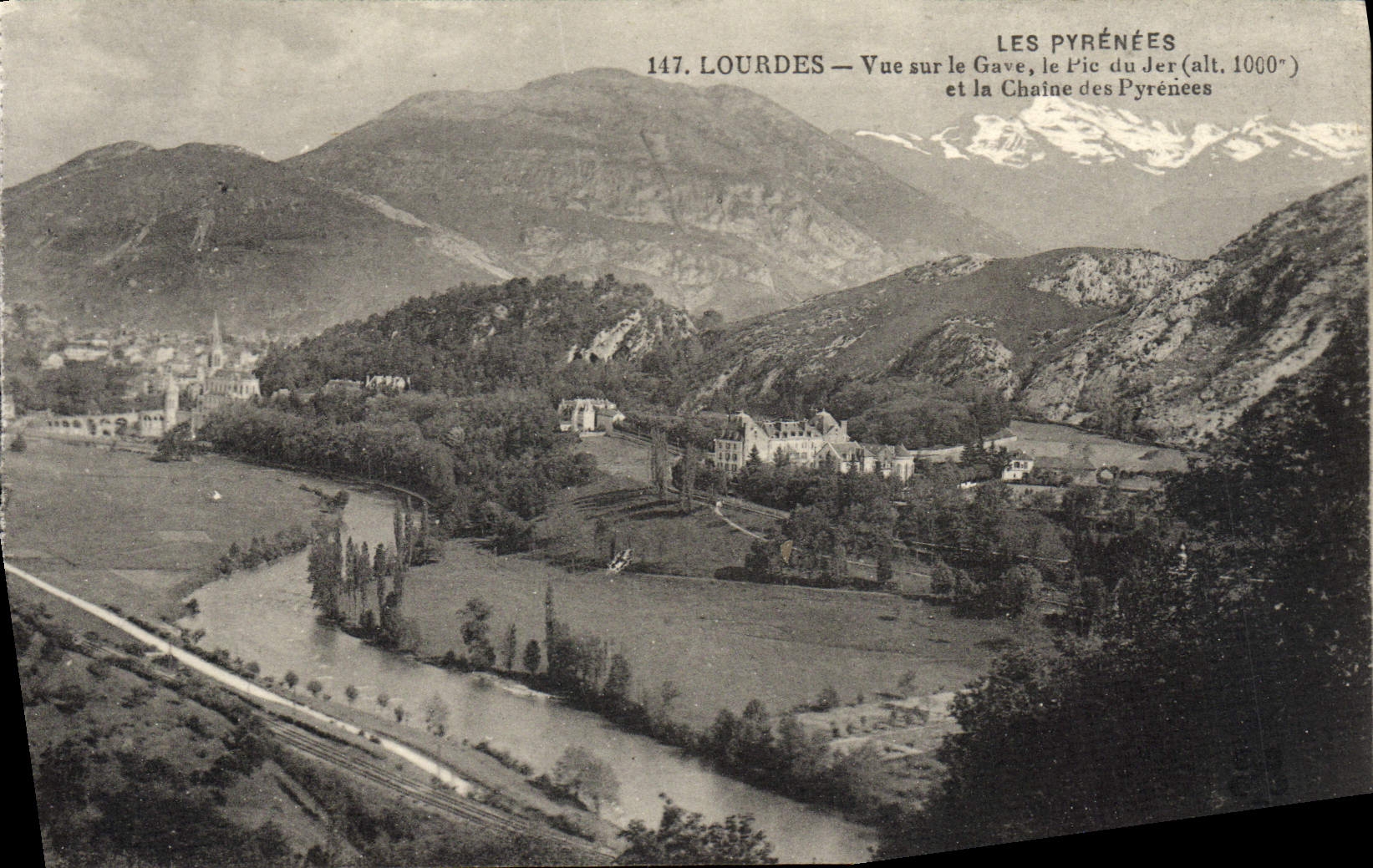 CPA Les Pyrenees Lourdes Vue sur le Gave le Pic du Jer et la chaine des Pyrenees