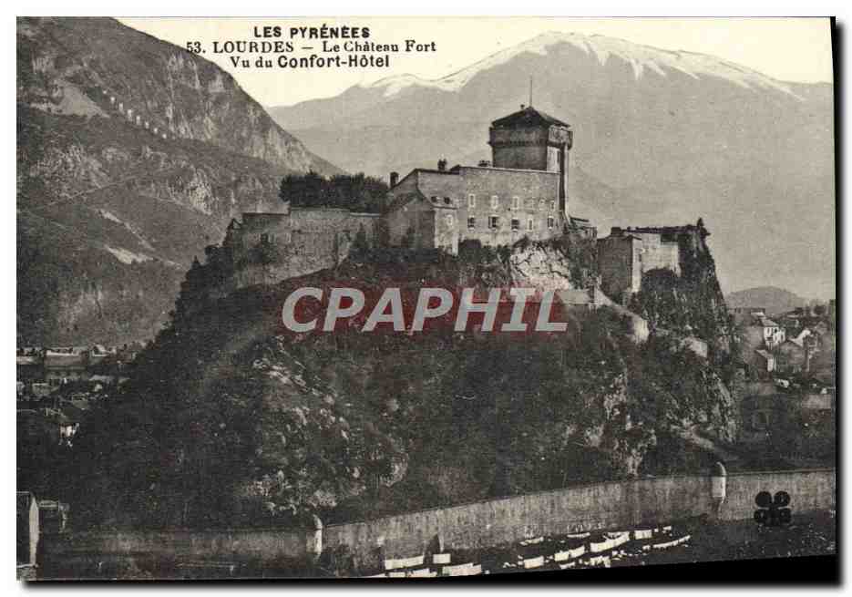 Lourdes — Le Château Fort vu du Confort-Hôtel — Éditeur : Les Pyrénées, n° 53