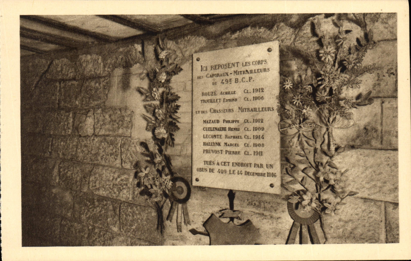 CPA Fort de Douaumont Casemate ou reposent les corps des chasseurs Militaria