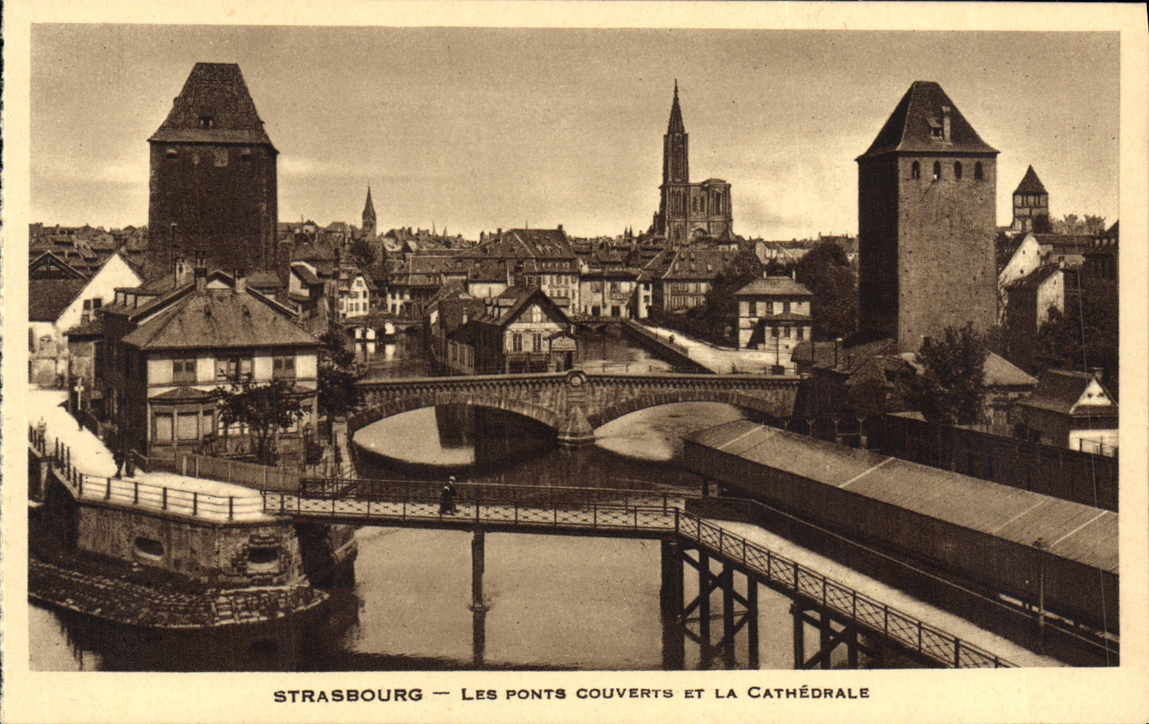 CPA Strabourg Les Ponts Couverts et la Cathedrale