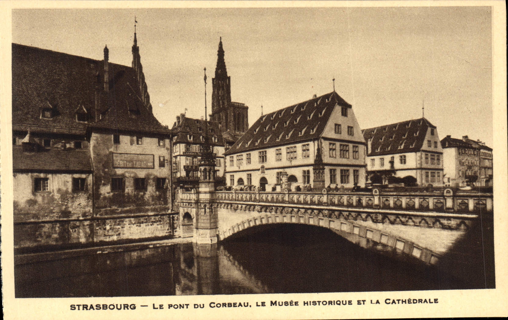 CPA Strabourg Le Pont du Corbeau Le Musee Historique et la Cathedrale