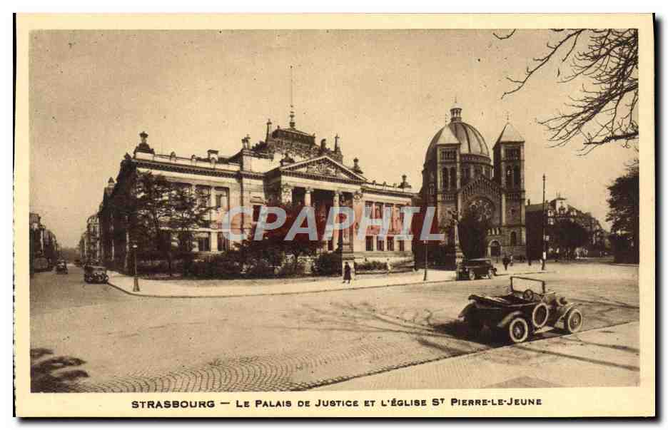 CPA Strasbourg Le Palais de Justice et L'Eglise St Pierre Le Jeune Automobile