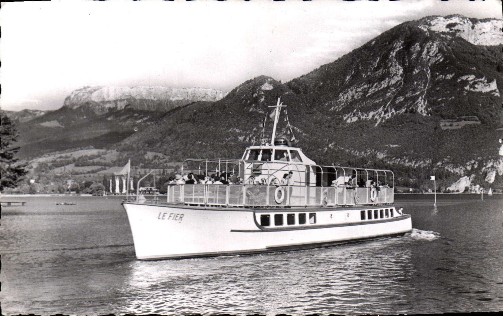 Le Fier — Bateau touristique sur le lac d'Annecy — Édition Annonay
