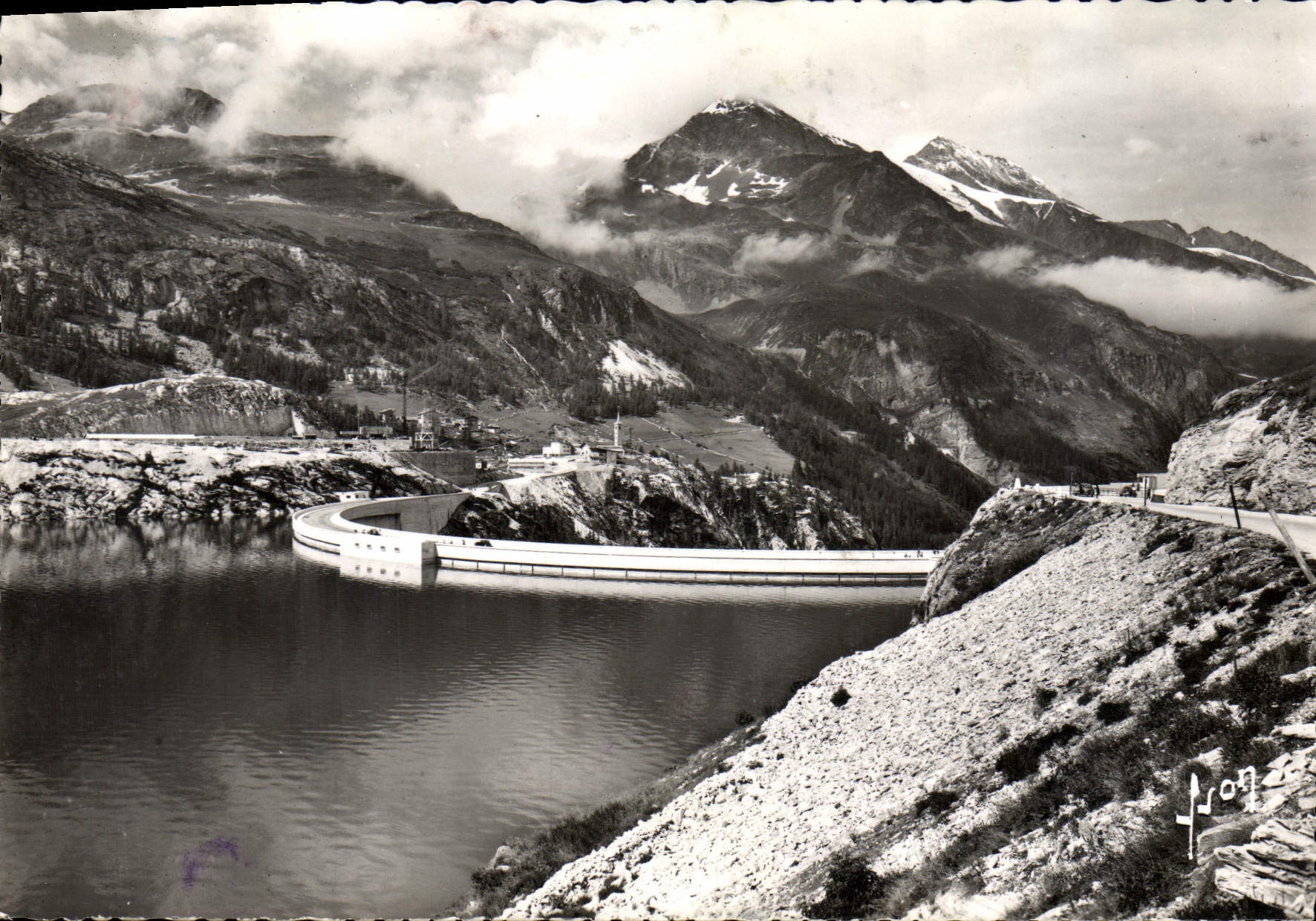 CPM Barrage de Tignes Le Villege des Boisses le Dome de la Sache et le Mt Pourri