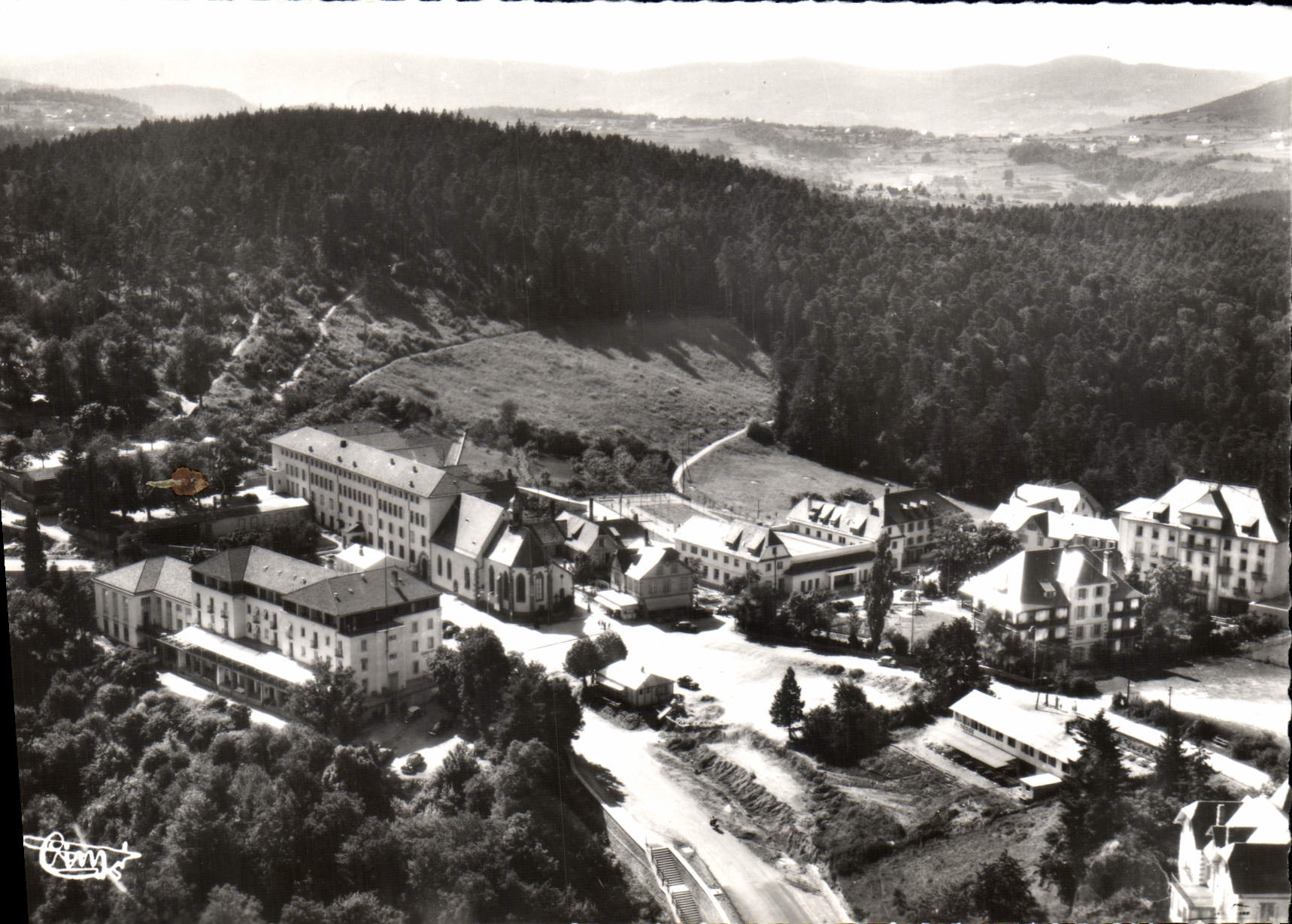 Les Trois-Épis (Haut-Rhin) — Station Touristique — Vue générale du couvent, chapelle et grand hôtel — Combier (S.-et-L.)