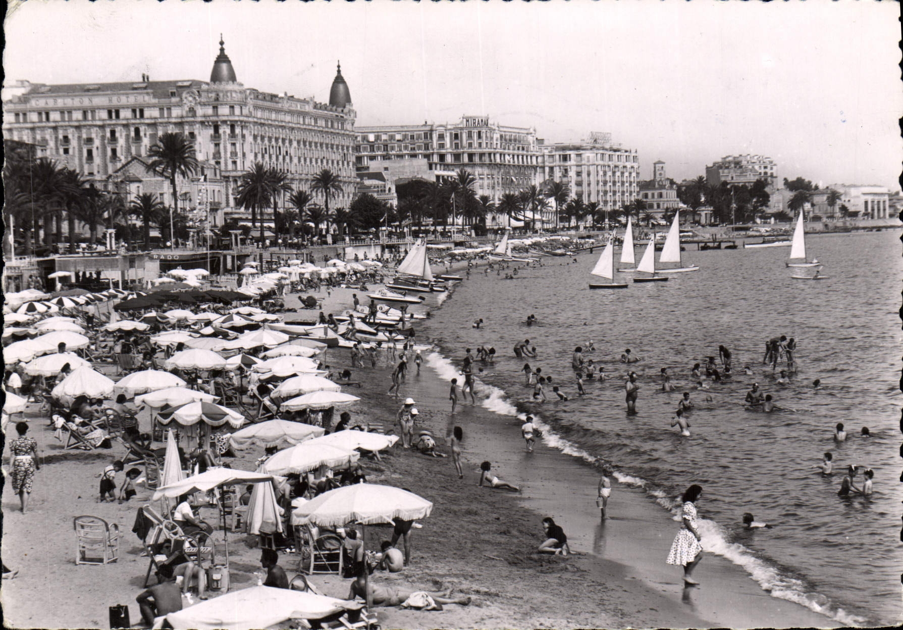 CPM La Cote D'Azur Cannes La Plage et les Hotels