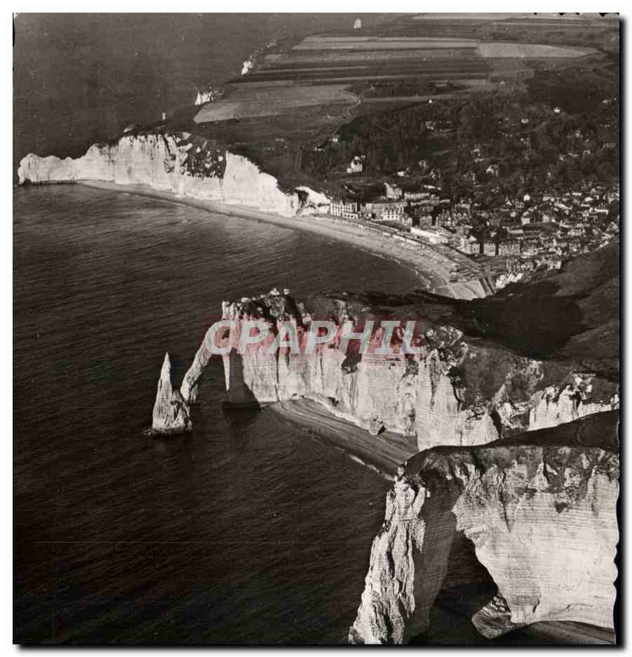CPM En Normandie Etretat Vue aerienne Les Portes et l'Aiguille