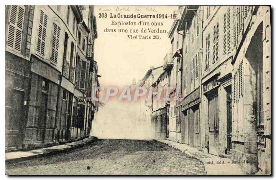 Rue de l'Hôtel de Ville — Explosion d'un obus dans une rue de Verdun — Benoist, Edit. — Bar-le-Duc