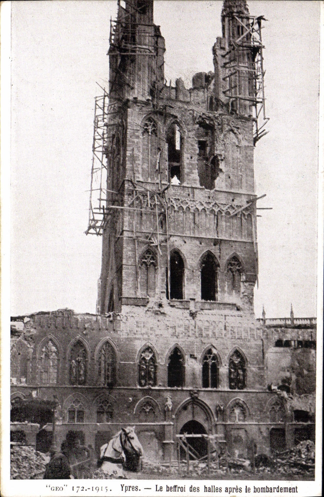 Ypres — Le beffroi des halles après le bombardement — GEO 172-1915