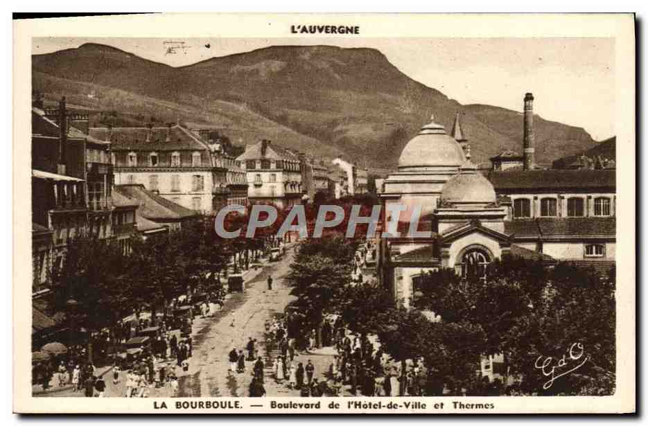 CPA L'Auvergne La Boulevard de L'Hotel de Ville et Thermes