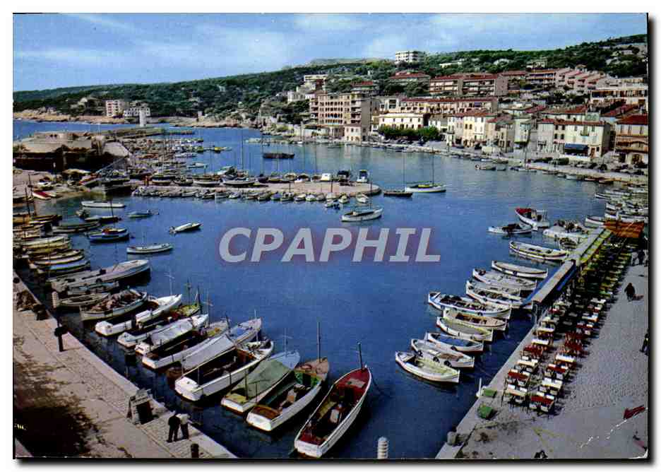 CPM Lumiere et Beaute de la Cote d'Azur Cassis Vue Generale du Port