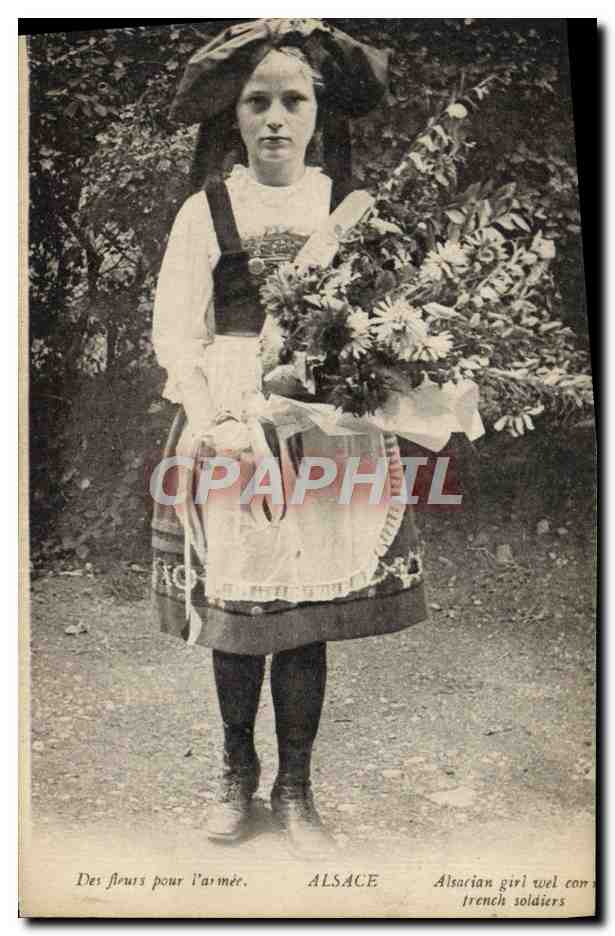 CPA Alsace Enfant Des fleurs pour l'armee Militaria 