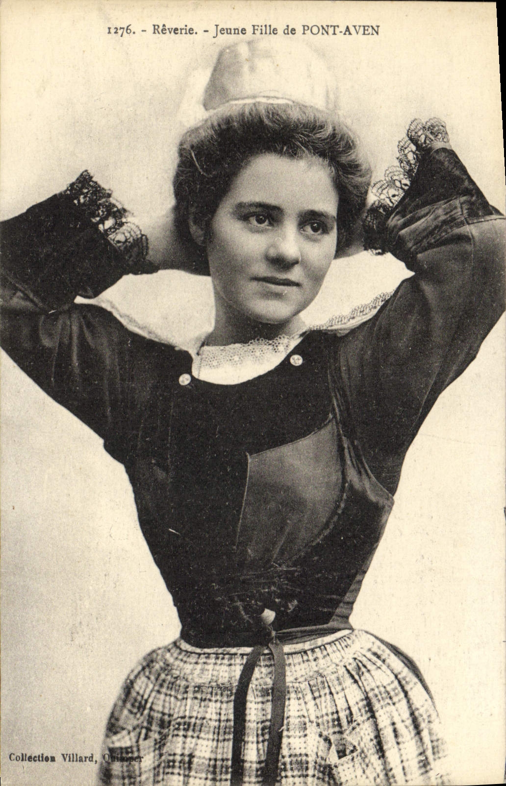 CPA Reverie Jeune Fille de Pont Aven Folmklore 