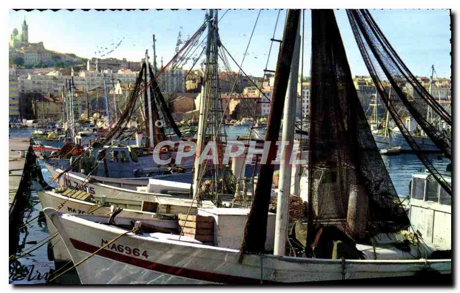 Chalutiers dans le vieux port — Marseille — éditeur inconnu, n° de série non visible