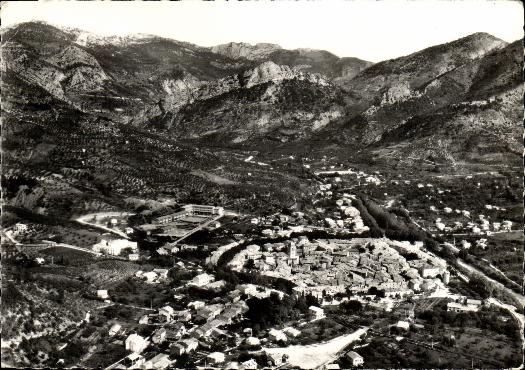 Le Buis-les-Baronnies — Vue générale aérienne — Les Éditions de l'Économiste, Bron