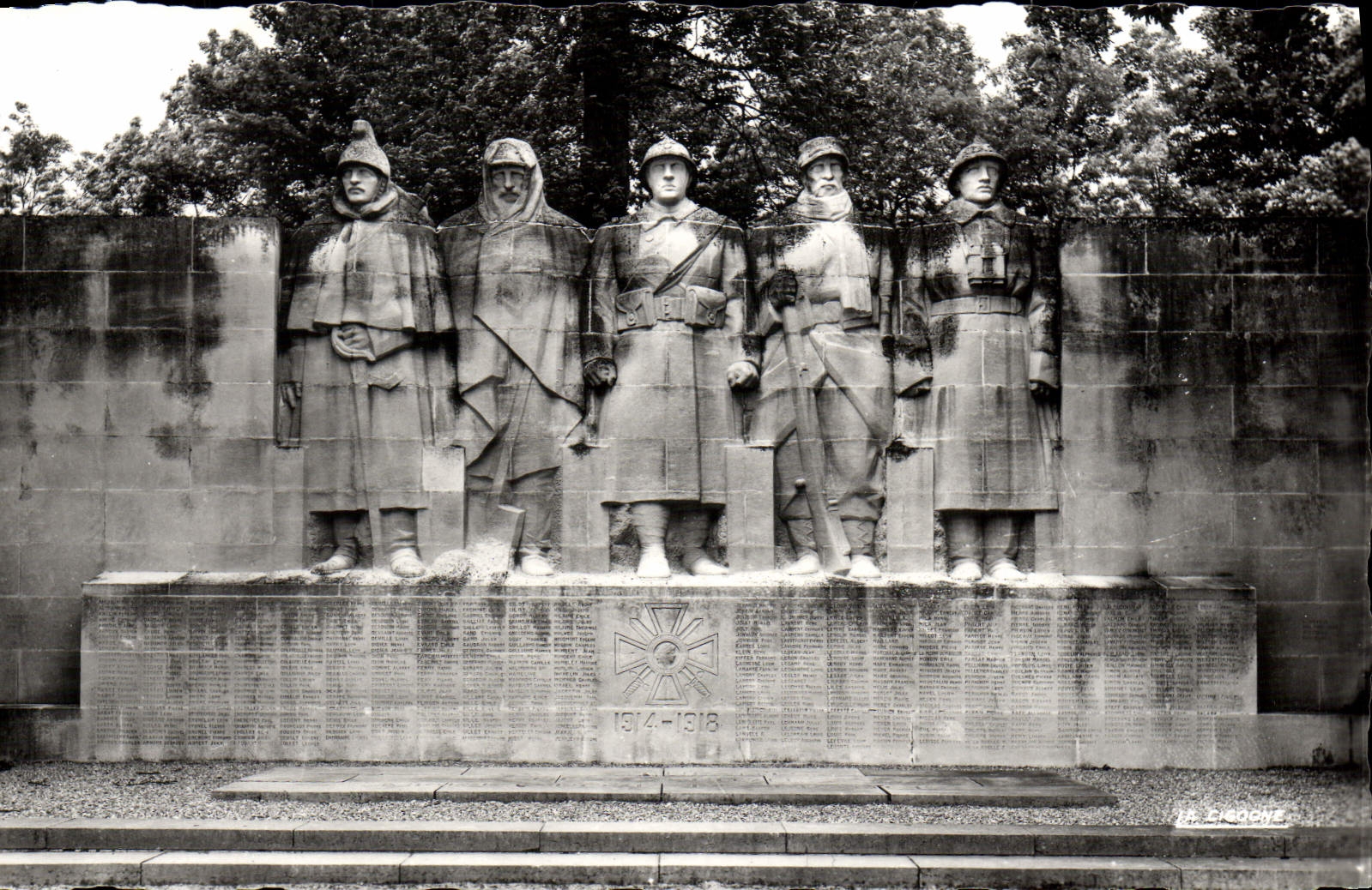 CPM Verdun Monument Aux Enfants De Verdun Militaria
