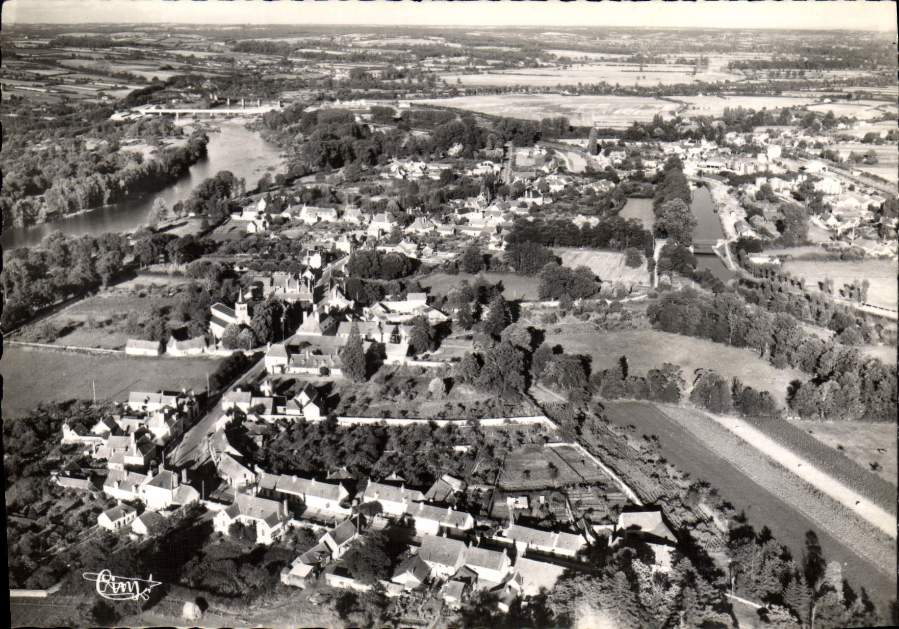 DIOU (Allier) — General aerial view — The Loire and the Canal