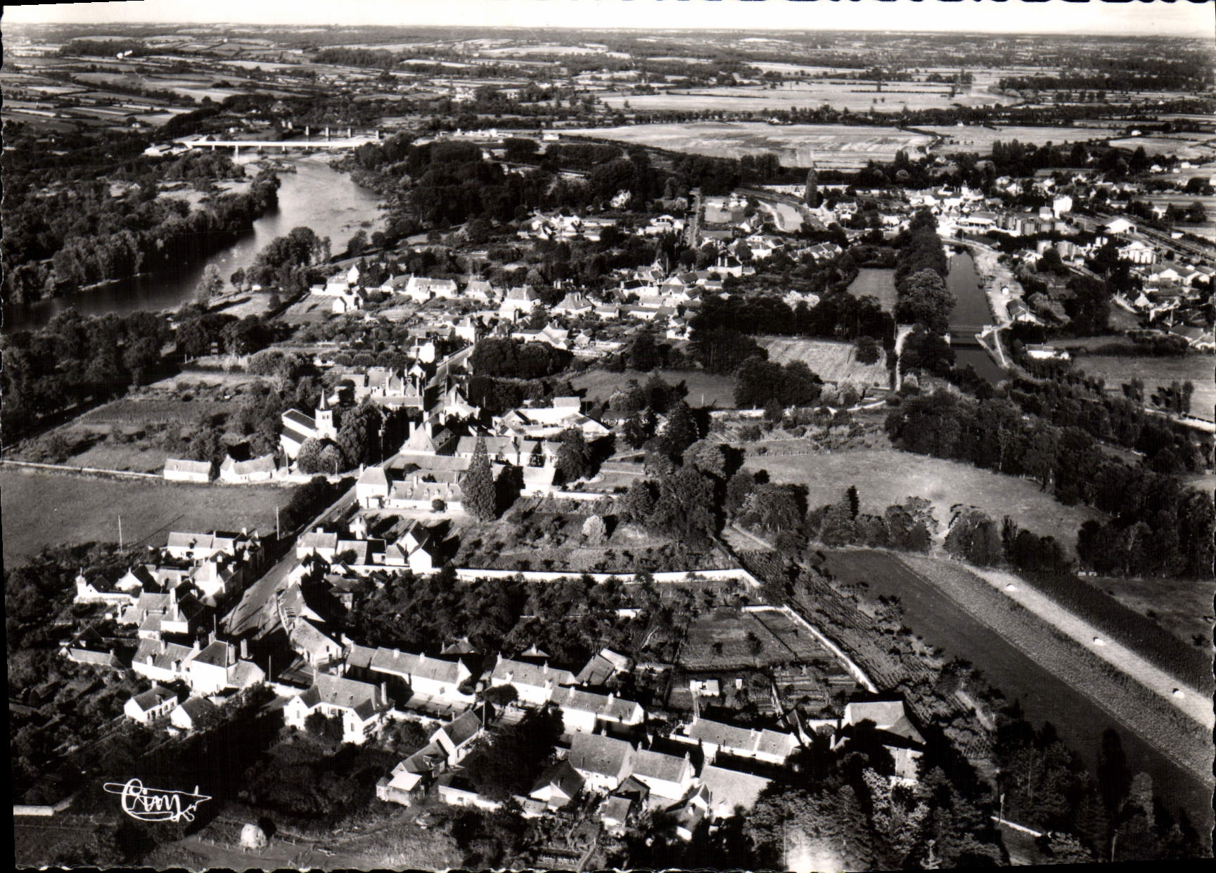 CPM Diou Vue Generale Aerienne La Loire Et Le Canal