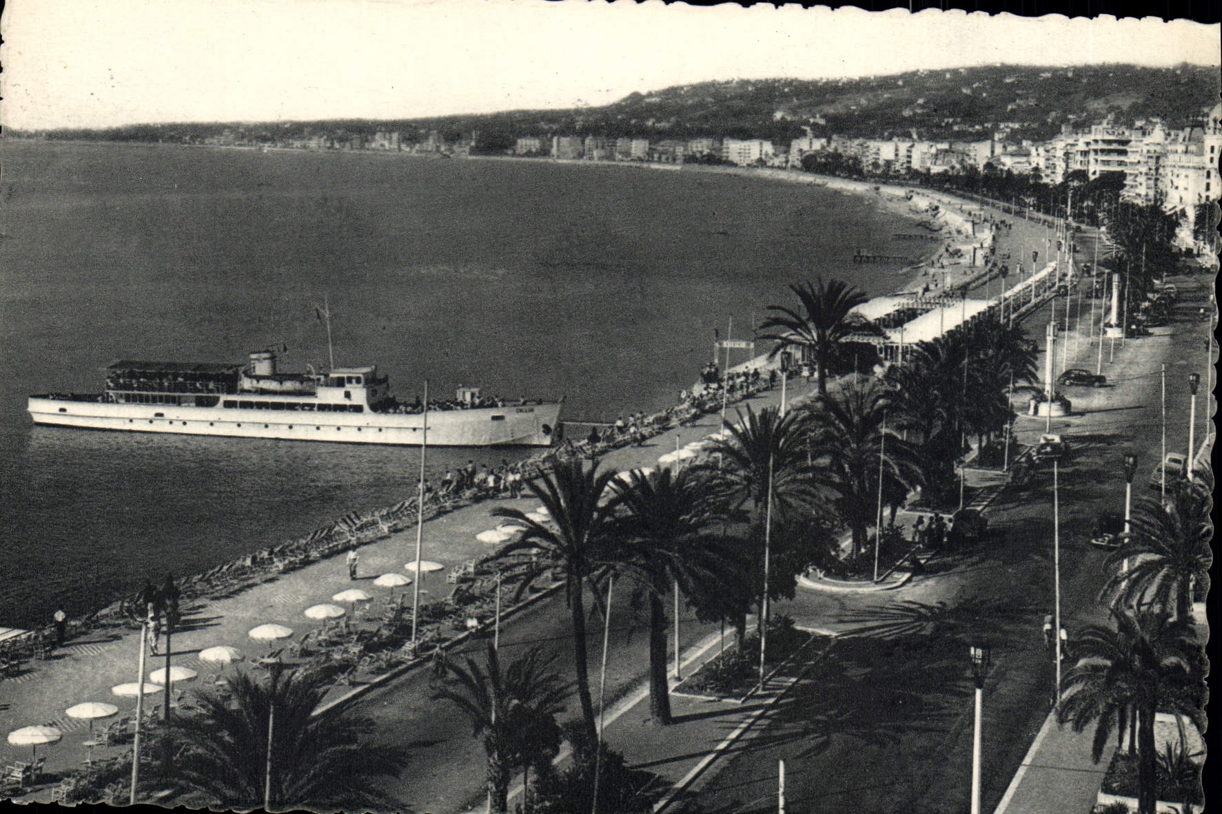 CPM Nice Promenade Des Anglais Bateau 