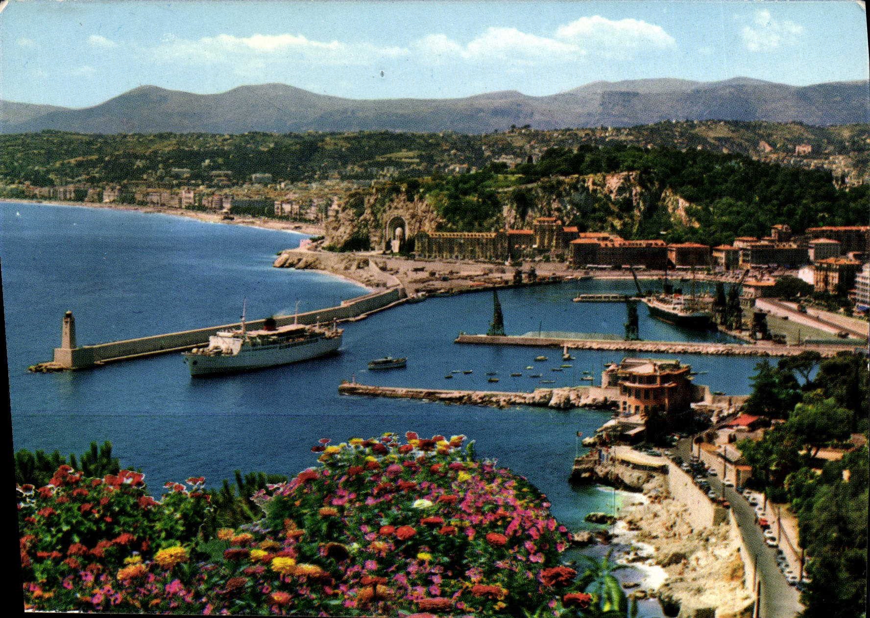 CPM Nice Vue Generale Entree Du Port