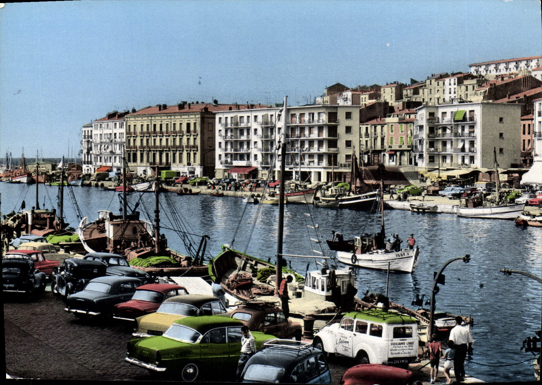 CPM Sete Le Canal Et Les Quais Bateaux