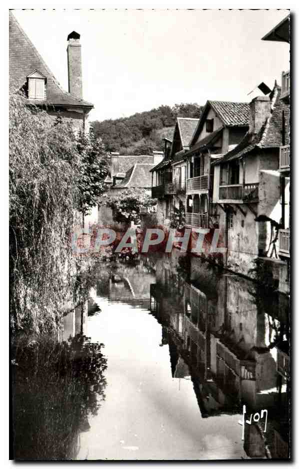 Viejas Casas en la Saleys — Salles-de-Béarn — Ediciones de Arte