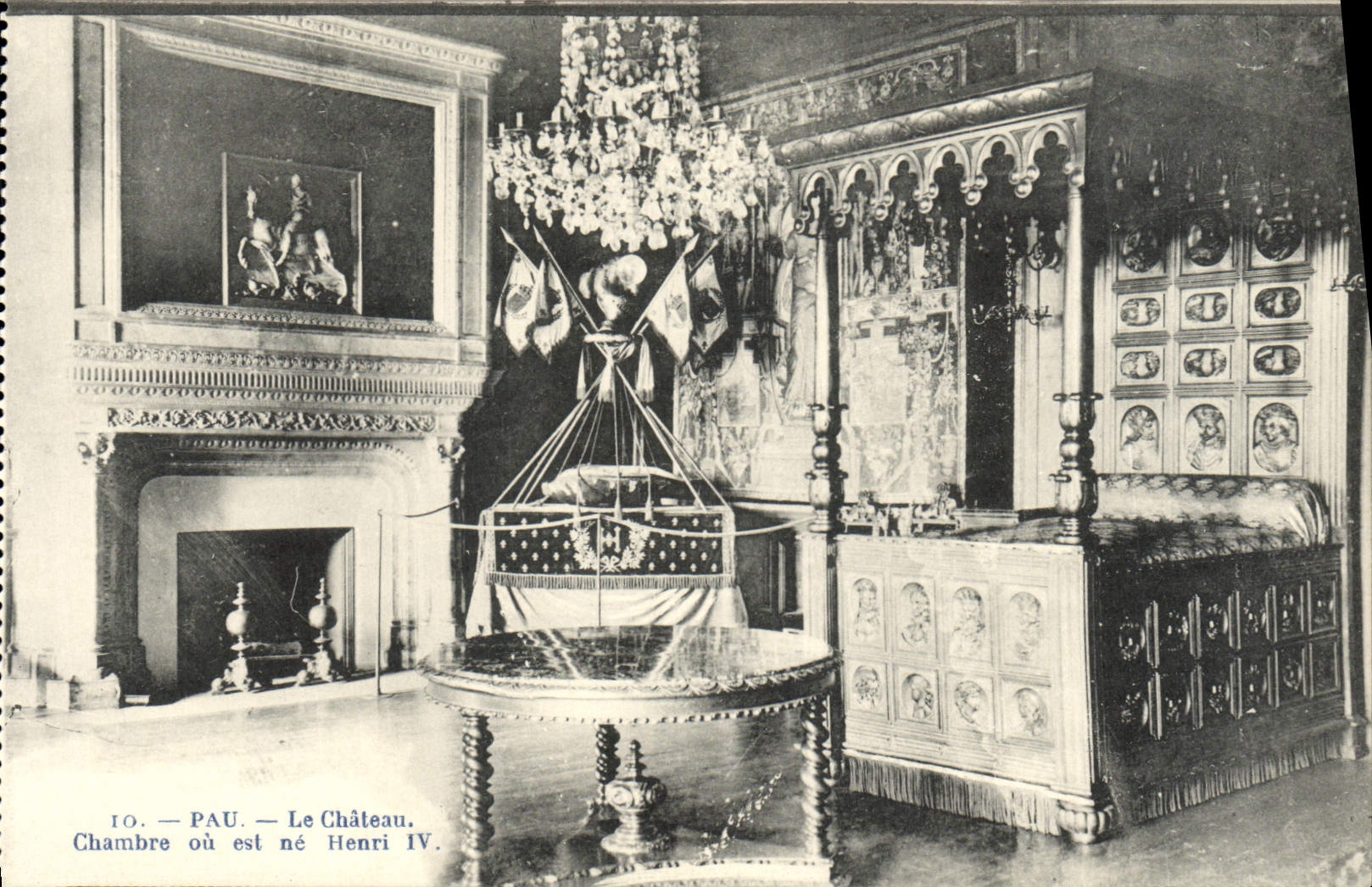 Pau — Le Château. Chambre où est né Henri IV.