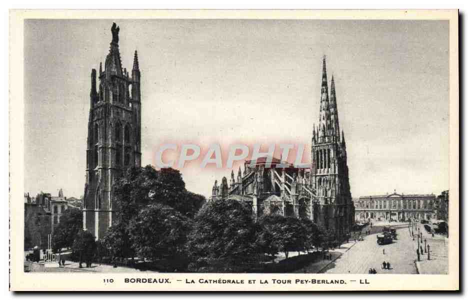CPA Bordeaux la Cathedrale Et La Tour Pey Berland