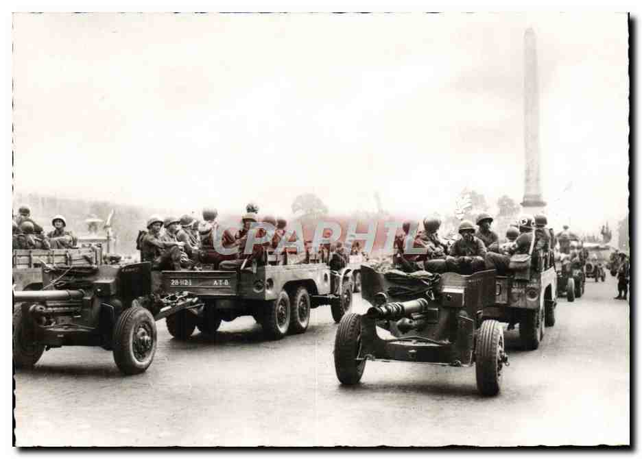 Artillerie de campagne américaine — place de la Concorde — Photo-Press-Libération