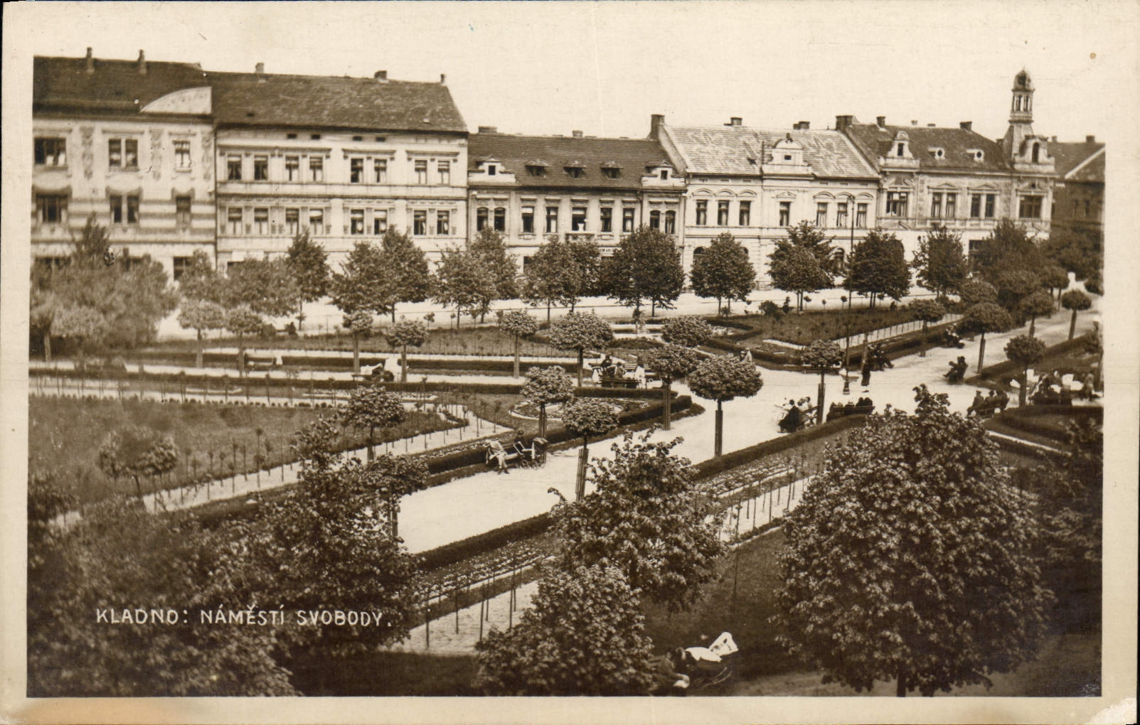 Kladno: Náměstí Svobody — vue panoramique — V. Čermák, Fotoprum Košice, 1926