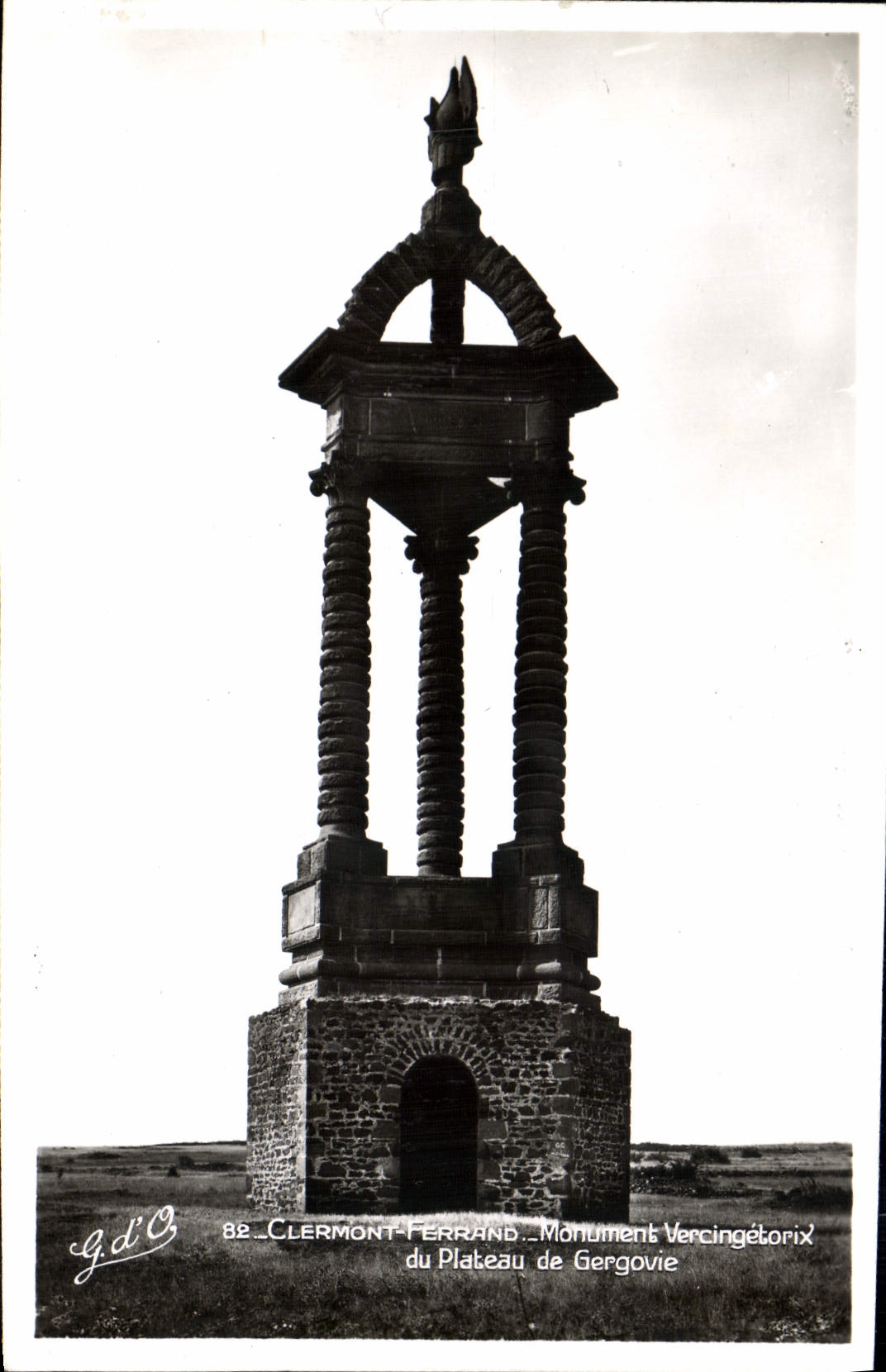 Clermont-Ferrand — Monument Vercingétorix du Plateau de Gergovie — G.D'Ô