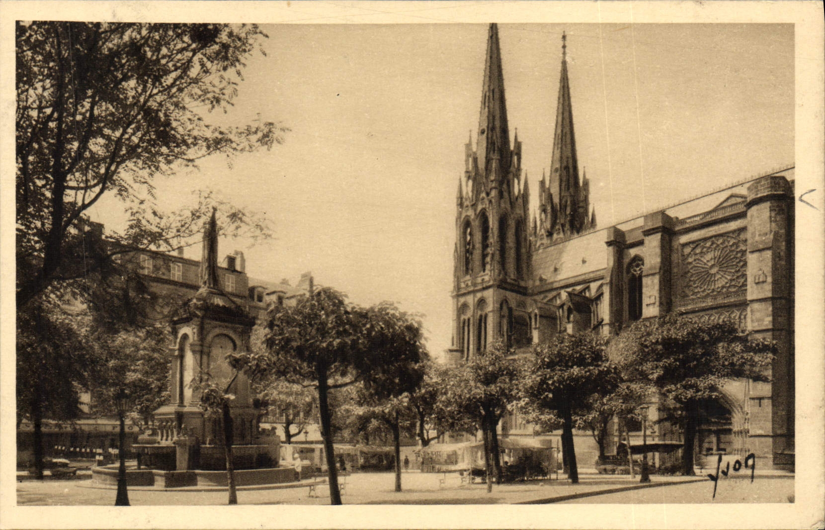 Clermont-Ferrand — Kathedrale Notre-Dame und Place de la Victoire — Éditions d'Art Yvon, Paris