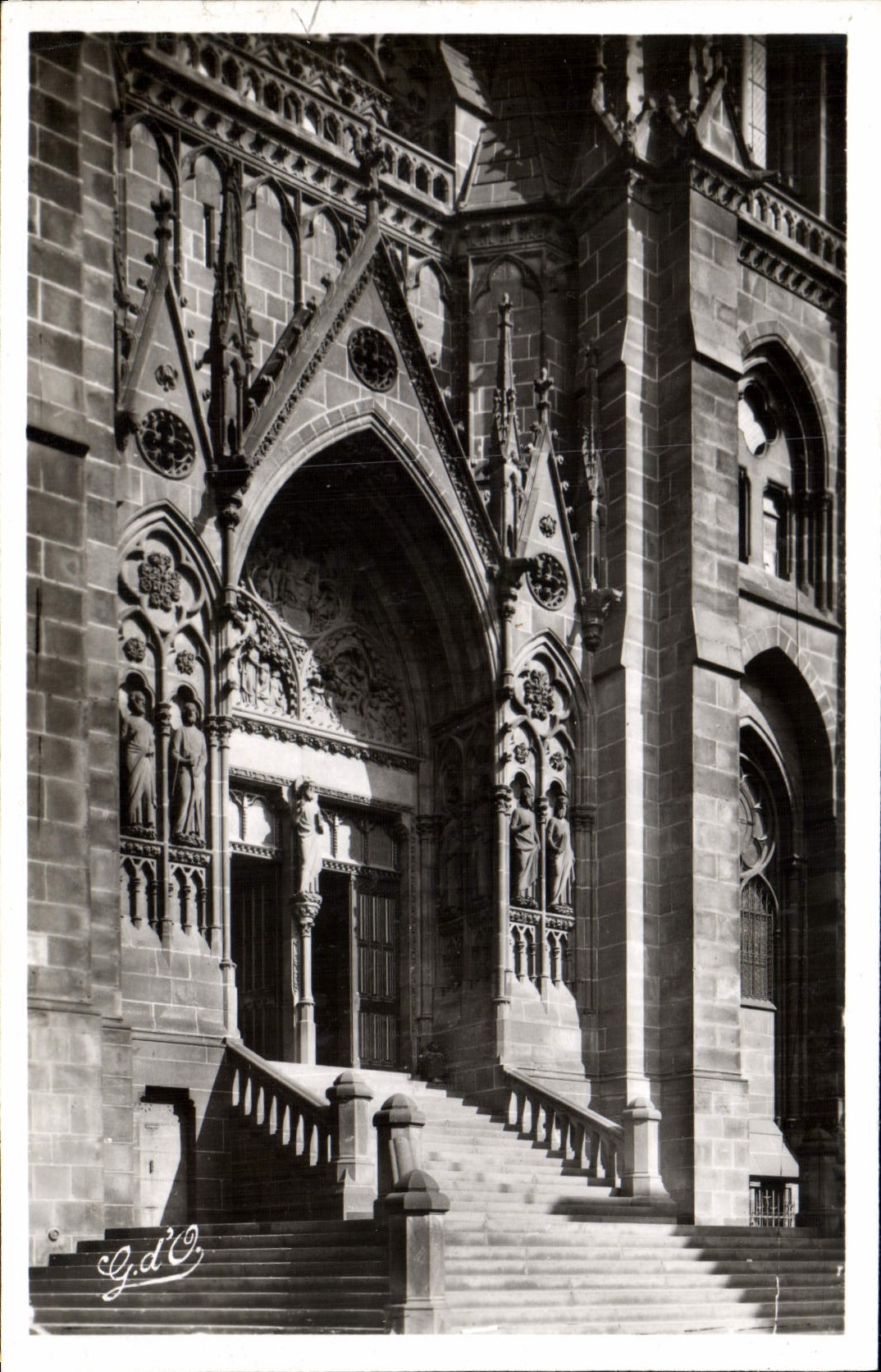 Cathédrale - Façade. Entrée principale — Clermont-Ferrand — CPAPHIL n°238