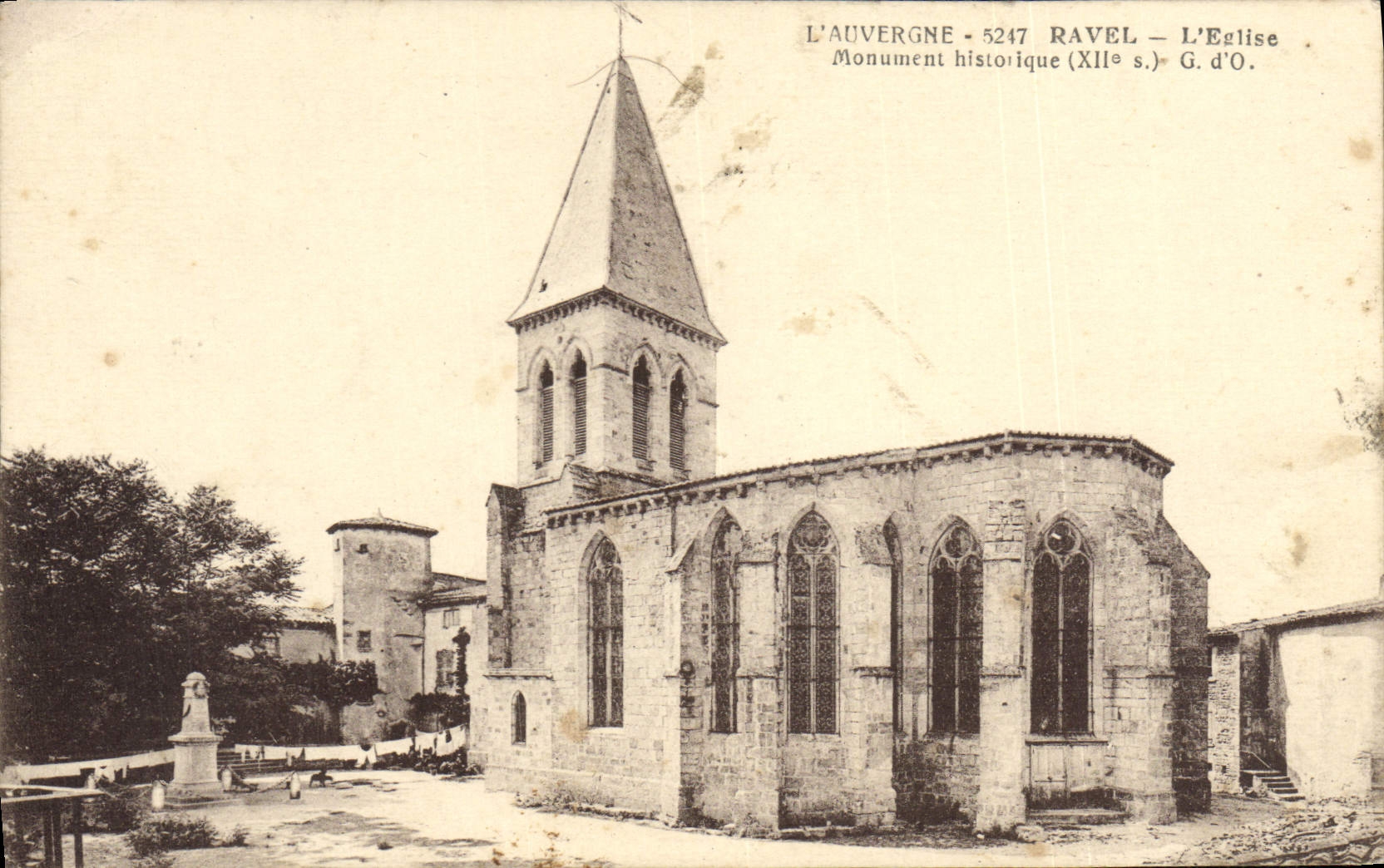 Ravel - Die Kirche — Historisches Denkmal (12. Jahrhundert) — G. d'O.