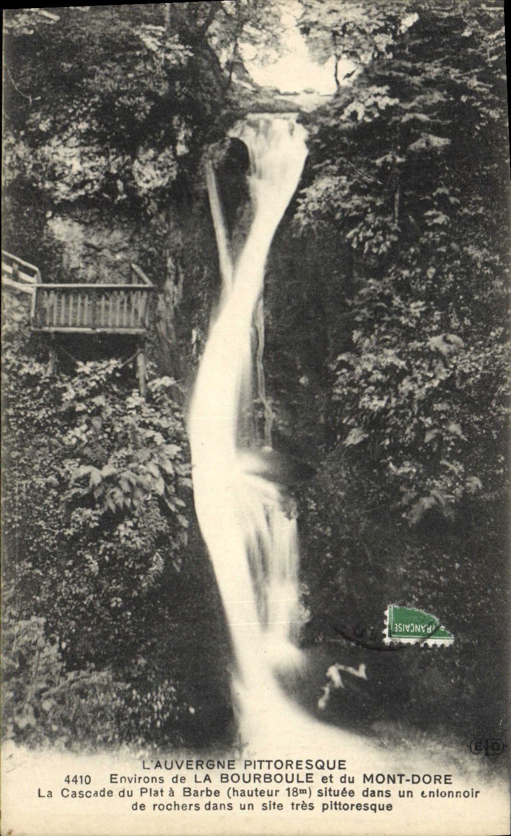 CPA L'Auvergne Pittoresque Environs de La Bourboule et du Mont Dore La cascade du plat a barbe 