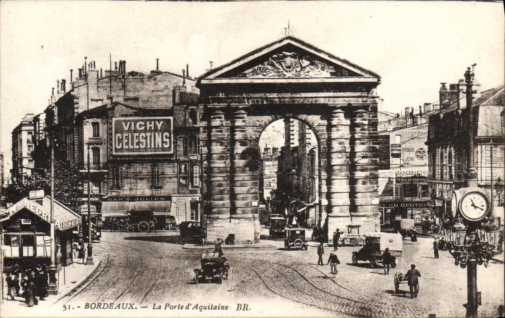 CPA Bordeaux La Porte d'Aquilaine Vichy Celestins 