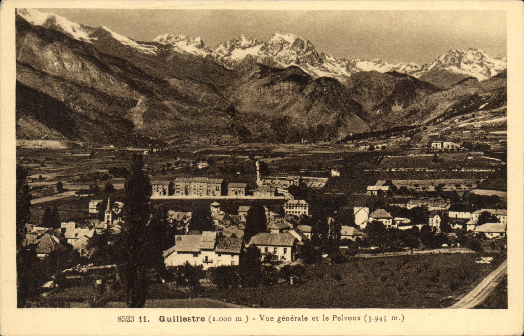 CPA Guillestre Vue Generale et le Pelvoux