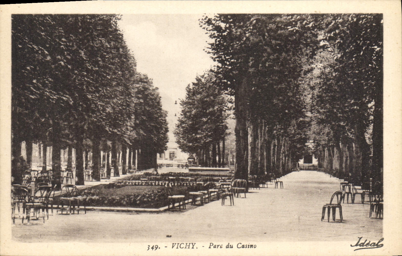 CPA Vichy Parc du Cassno