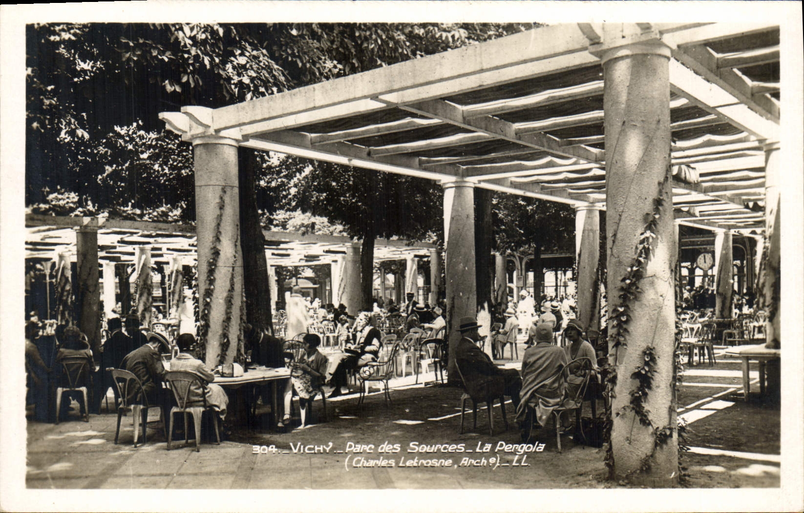 CPA Vichy Parc des Sources La pergola