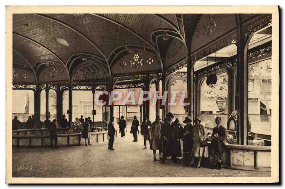 CPA Vichy Le Palmarium Sources Grande Grille et Lucas